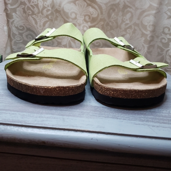 Birkenstock Lime Green Footbed Sandals. Women's size 8 or Men's size 6. (Sd206) - Picture 3 of 13